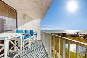 Property grounds - Gorgeous beachfront condo, shared pool and beach access (Miramar Beach)