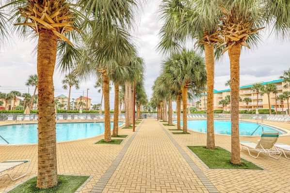 Pool - Beautiful coastal condo with Gulf views, shared pool and beach access (Miramar Beach)