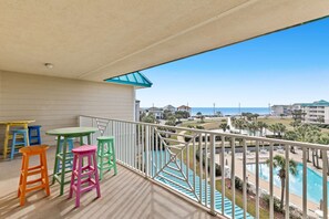 Outdoor dining - Beautiful coastal condo with Gulf views, shared pool and beach access (Miramar Beach)