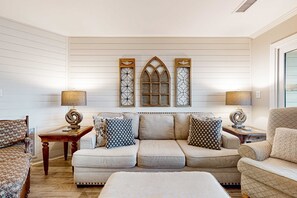 TV, DVD player - Dog-friendly condo with WiFi & AC, resort pools & relaxing balcony (Miramar Beach)