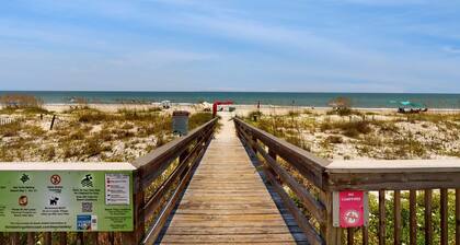 Comfortable townhome steps from beach with pool access, balcony, & W/D