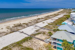 On the beach - Charming beach house with a Gulf view, patio, deck, washer&dryer, & AC (Port St. Joe)