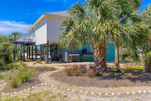 Exterior - Charming beach house with a Gulf view, patio, deck, washer&dryer, & AC (Port St. Joe)