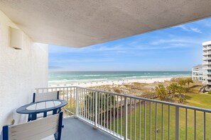 Property grounds - 3rd Floor Coastal, bright Condo, Beach service included, Steps to restaurants (Miramar Beach)