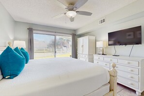 2 bedrooms, iron/ironing board, WiFi, bed sheets - Beach haven at Maravilla Resort with 2 pools & tennis (Miramar Beach)