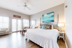 Tabla de planchar con plancha, wifi y ropa de cama 