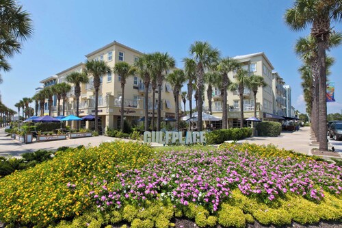 Cozy Hotel-Style- near beach & dining with kitchenette, pools, hot tub, & tennis