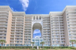 Exterior - Majestic Sun B508 | Beachfront with Pools & Dining (Miramar Beach)