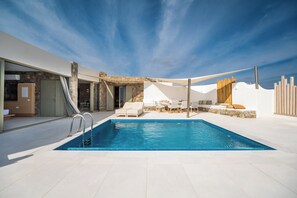 Vil·la superior, vistes al mar | Piscina privada