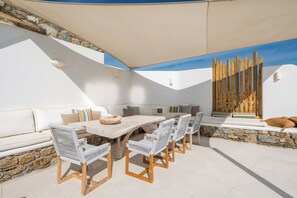 รับประทานอาหารกลางแจ้ง