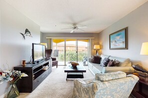 TV - Cozy condo with beach access plus pool, tennis & pickleball - near everything (Miramar Beach)