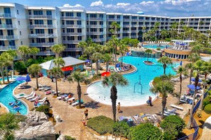 Pool - Beautiful beachfront home with balcony, shared pool and beach access (Fort Walton Beach)