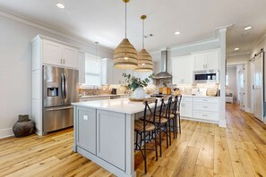 Fridge, microwave, oven, stovetop - Gorgeous coastal home with shared pools, golf cart, and beach access (Miramar Beach)