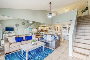 TV, DVD player, offices - Beautiful condo w/ pool/hot tub - steps to the Gulf & close to shopping & dining (Miramar Beach)