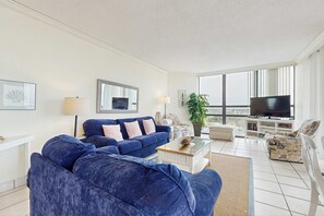 TV - Resort condo with pool, hot tub & on-site dining, near the beach (Miramar Beach)