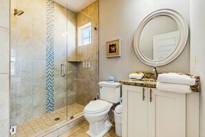 Shower, towels - Miramar Beach Villas - Caminata Corta B (Miramar Beach)