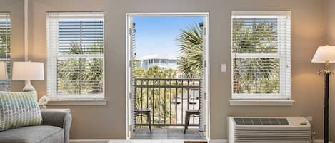 Televisión, reproductor de DVD y oficina