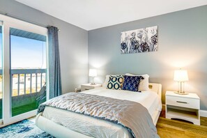 2 bedrooms, iron/ironing board, WiFi, bed sheets - Two-story townhome near the beach with WiFi, 3 balconies & HEATED pool (Navarre Beach)