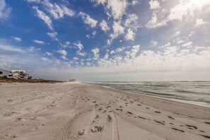 Beach nearby - Top floor condo steps to the beach Shared pool & close to shopping & dining (Seacrest)