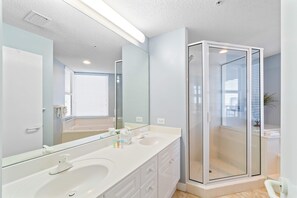 Shower, towels - Gulf Front Condo Tennis Court, Fitness Center, Private Beach Access (Navarre Beach)
