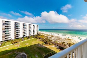 Property grounds - Gulf view condo with WiFi, AC, balcony, on-site pool, hot tub, & beach access (Miramar Beach)