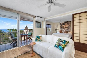 Smart TV - Kailua Village#604 High Floor, Gorgeous Remodeled 1 bedroom, in Heart of Town (Kailua Kona)