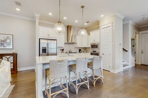 Fridge, microwave, oven, stovetop - Prominence Townhome- 2 Golf Carts, 4 Bikes, Shared Pool (Inlet Beach)