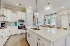 Fridge, microwave, oven, stovetop - Prominence Townhome- 2 Golf Carts, 4 Bikes, Shared Pool (Inlet Beach)