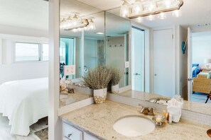 Shower, towels - Gulf-front condo on bike path with beach views, outdoor pool, tennis & gym (Miramar Beach)