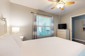 1 bedroom, WiFi, bed sheets - Beachfront condo with private balcony, shared pool/hot tub/BBQ (Miramar Beach)