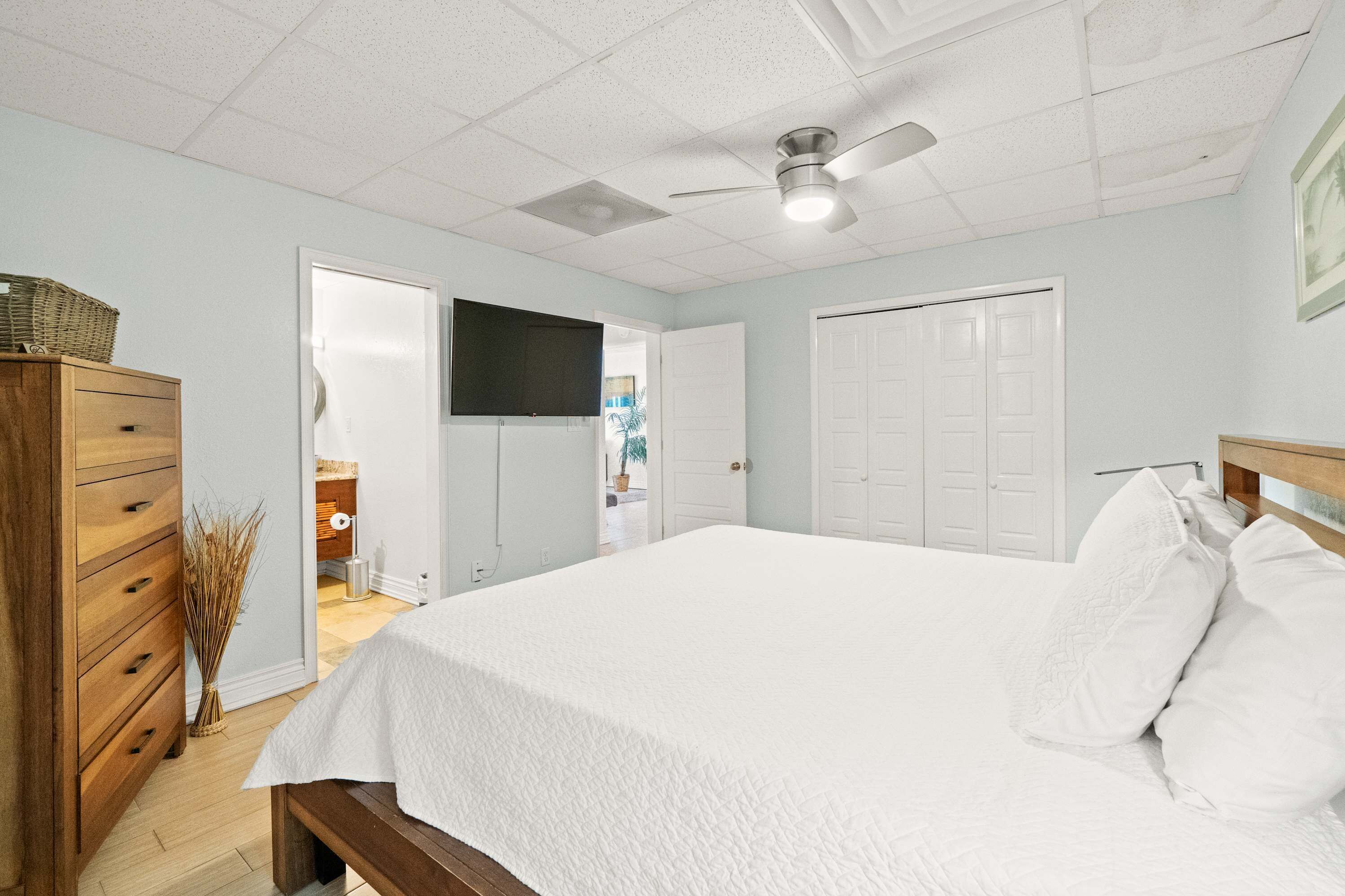 1 chambre, fer et planche à repasser, Wi-Fi, literie fournie