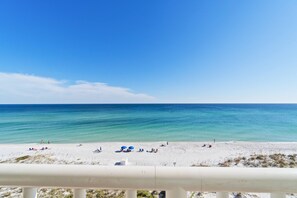 Beach - Beachfront condo with balcony, pool, hot tub, AC, & W/D - snowbirds welcome (Pensacola Beach)