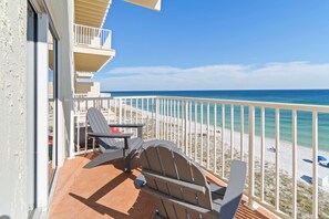 Property grounds - Beachfront condo with balcony, pool, hot tub, AC, & W/D - snowbirds welcome (Pensacola Beach)