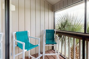 Property grounds - Comfortable dog-friendly townhome with full kitchen - walk to the beach (Miramar Beach)