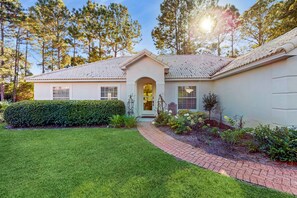 Exterior - Spacious coastal lakeside home close to beaches and shopping. (Santa Rosa Beach)