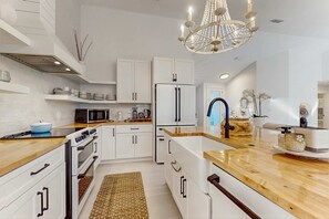 Fridge, microwave, oven, stovetop - Spacious coastal lakeside home close to beaches and shopping. (Santa Rosa Beach)