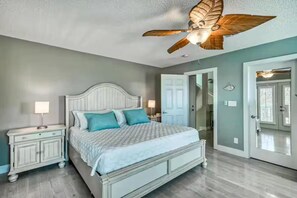 3 bedrooms, iron/ironing board, travel cot, WiFi - Gorgeous dog-friendly home with private pool & close to everything (Santa Rosa Beach)