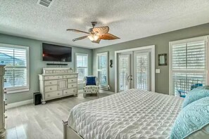 3 habitaciones, tabla de planchar con plancha, cuna de viaje y wifi 