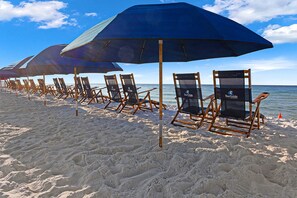 Beach nearby - Gulf-front studio w/gorgeous views, shared pool & hot tub, central AC, WiFi (Miramar Beach)