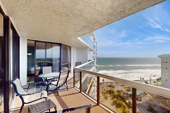 Property grounds - Spacious oceanfront condo with pool, hot tub, & beach view (Miramar Beach)