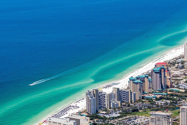 On the beach - Luxurious 16th Floor oceanfront retreat with shared pool & resort amenities (Miramar Beach)