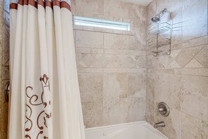 Shower, hair dryer, towels - Charming home with wraparound balcony & central AC - 1/2 block to the beach (Miramar Beach)