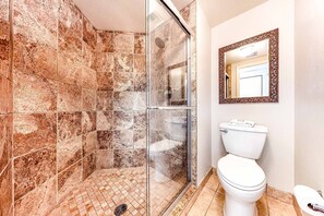 Douche, serviettes fournies