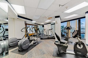 Fitness facility - Beautiful beachfront condo w/ shared pool, tennis, & beach access (Miramar Beach)