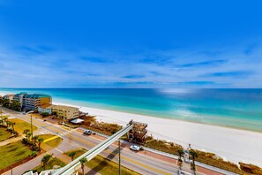 Beach nearby - Cozy coastal condo w/ a shared pool, hot tub, & easy beach access (Miramar Beach)