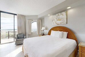 2 bedrooms, iron/ironing board, WiFi, bed sheets - Cozy coastal condo w/ a shared pool, hot tub, & easy beach access (Miramar Beach)
