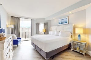 3 bedrooms, iron/ironing board, WiFi, bed sheets - Cheerful 10th Floor Condo with Shared Pool & Hot Tub, WiFi, and Central AC (Miramar Beach)