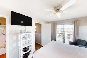 2 bedrooms, desk, WiFi, bed sheets - Beautifully updated 2nd-floor condo near the beach with pool, balcony, W/D, & AC (Miramar Beach)