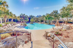Pool - Sunlit condo with washer&dryer, AC, pool, outdoor hot tub, & beach access (Miramar Beach)