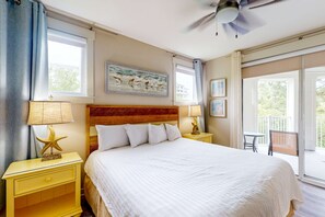 1 bedroom, iron/ironing board, WiFi, bed sheets - Sunlit condo with washer&dryer, AC, pool, outdoor hot tub, & beach access (Miramar Beach)